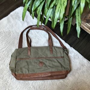 Good fellows bag target Nwot army green
